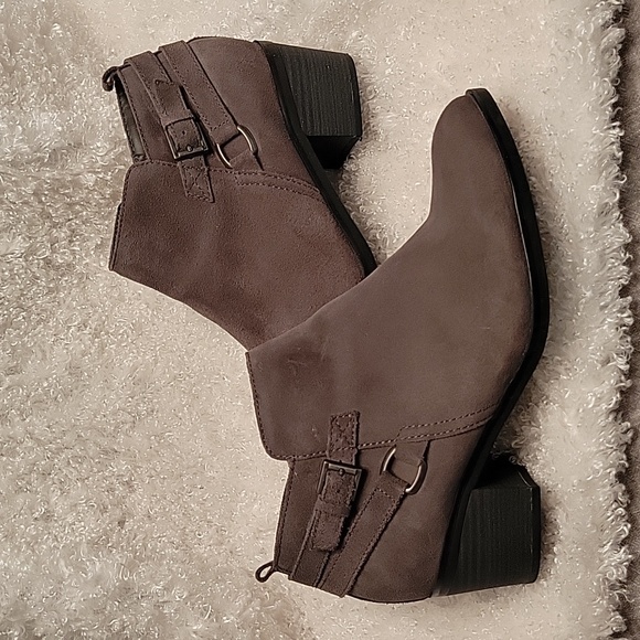 Sonoma Vitalize Dark Gray Suede Bootie - Picture 2 of 13